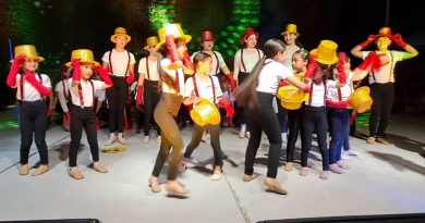 TALLER DE DANZA ESPECTÁCULO MUNICIPAL DESLUMBRÓ EN ENCENDIDO DEL ÁRBOL DE NAVIDAD