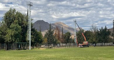 COMENZÓ INSTALACIÓN DE TORRES DE ILUMINACIÓN EN CANCHA DEL CLUB DEPORTIVO BANGU